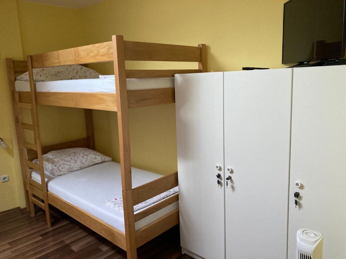 Hostel Jedvaj Крапина Экстерьер фото